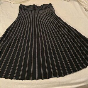 Max Studio M Medium Striped Knit A Line Scalloped Hem Midi Skirt Black Ivory GUC